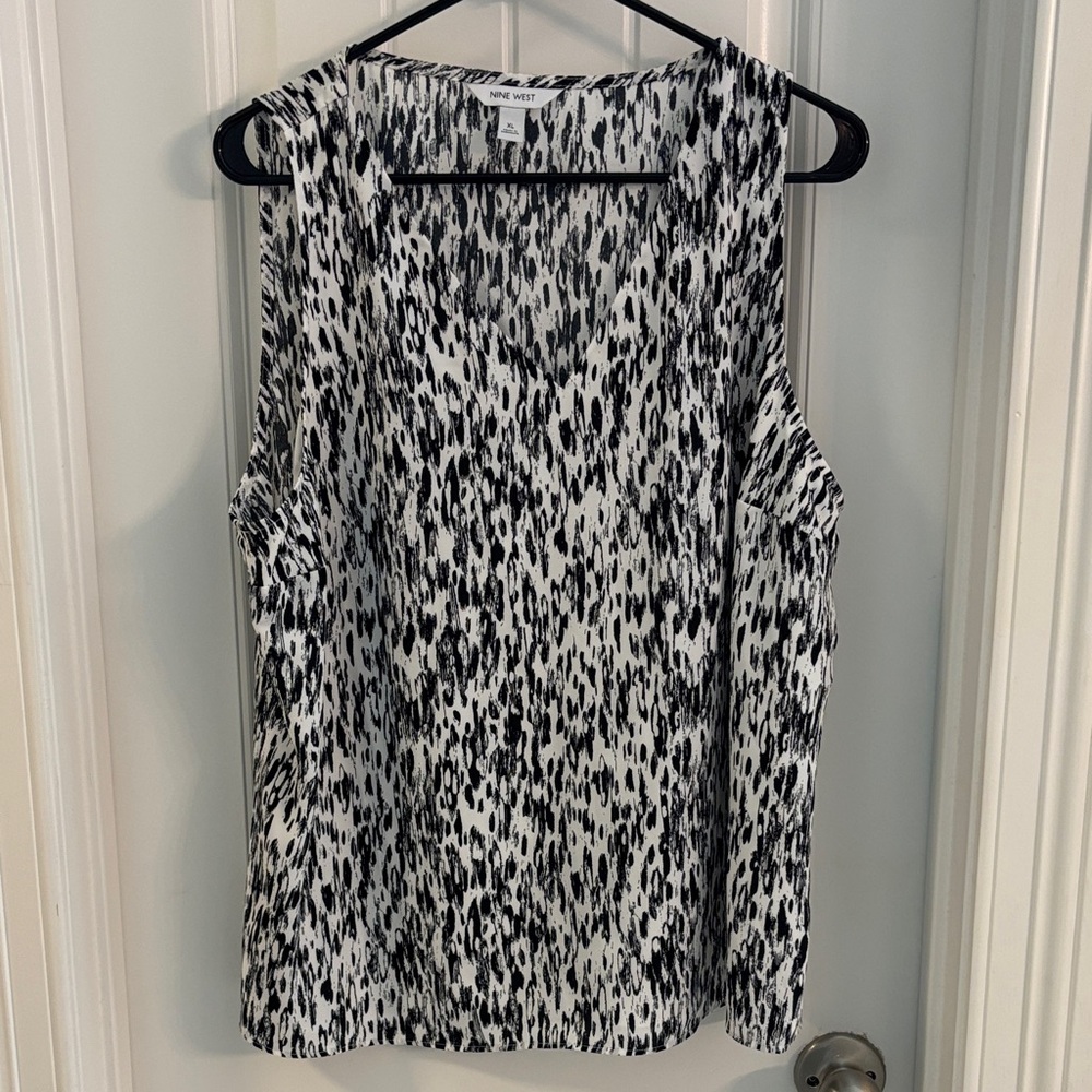 Nine West Black & White V-Neck Sleeveless Printed Cami